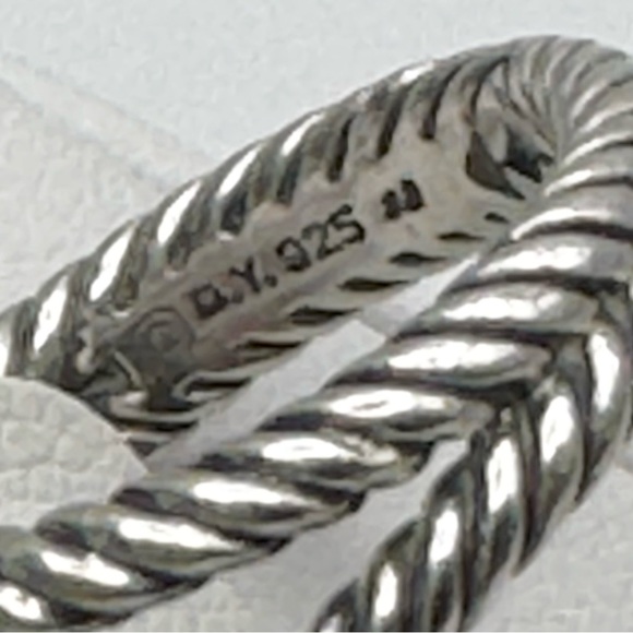 David Yurman Cerise Petite Pearl
Diamond Ring - Picture 9 of 10